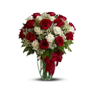 Υπέροχο Μπουκέτο με Λευκά και Κόκκινα Τριαντάφυλλα
