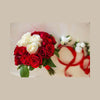 Ερωτικό μπουκέτο με λεύκα και κόκκινα τριαντάφυλλα και ιδιαίτερο φινίρισμα. Ιδανικό για γάμο ή επέτειο.